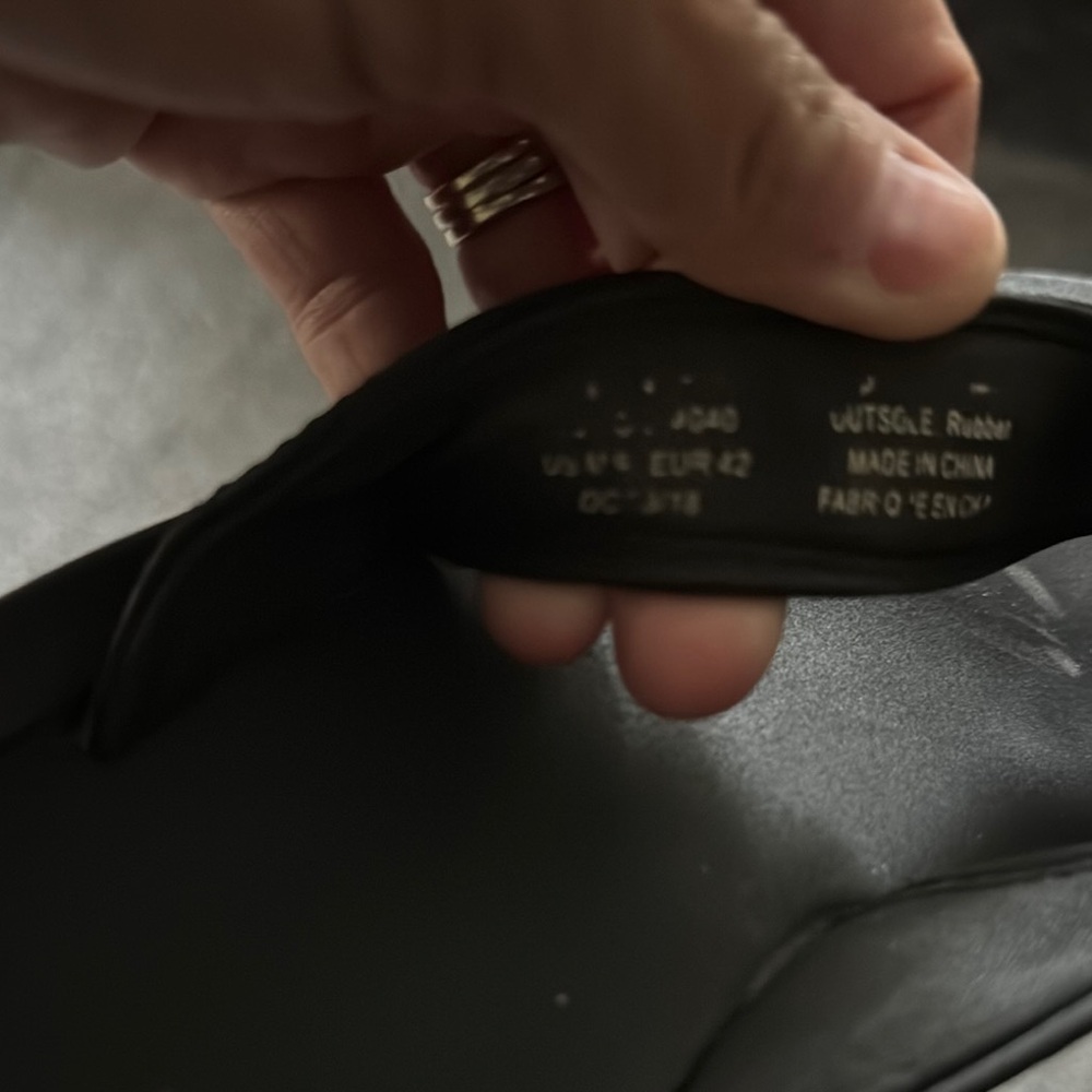 OluKai Classic Black Sandals - Picture 5 of 6